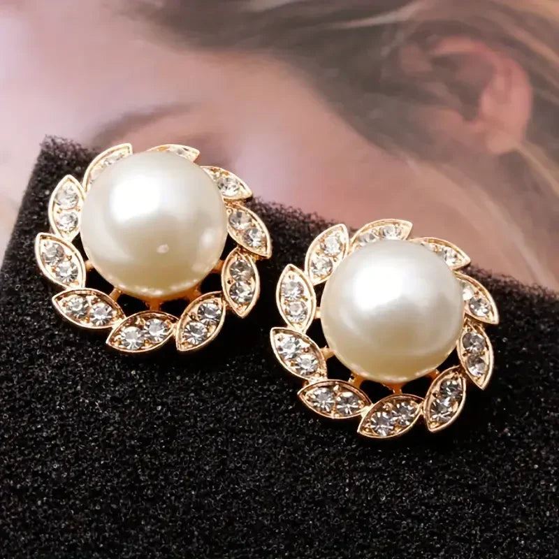 Exquisite Pearl and Shiny Leaves Earrings | Gold